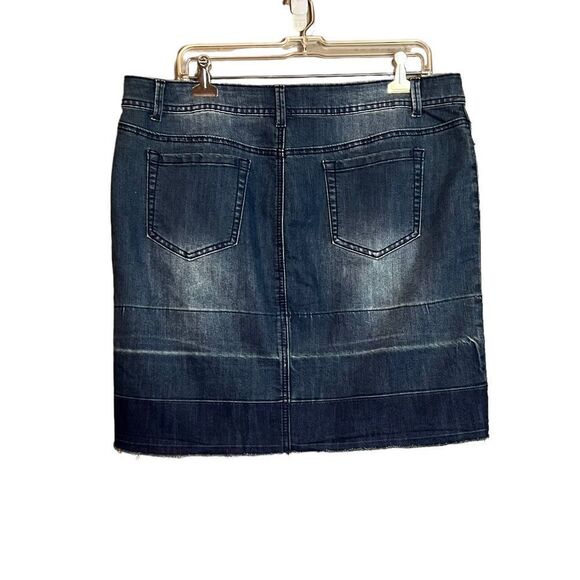 G.H. Bass &‎ co denim skirt. Size 14 - Picture 4 of 7
